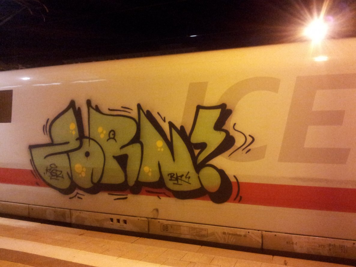 Graffiti Train - Photo by Hobbyspotter (2013)