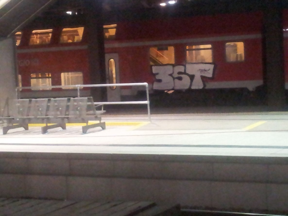 Graffiti Train - Photo by Hobbyspotter (2014)