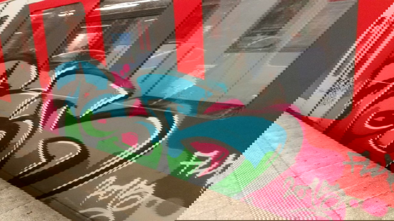 Graffiti Train - Photo by Hobbyspotter (2015)