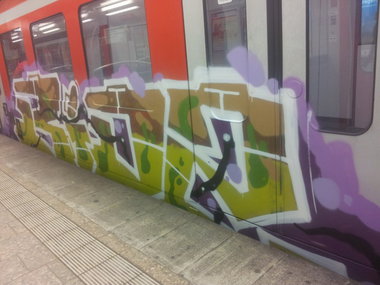 Graffiti Train - Photo by Hobbyspotter (2014)