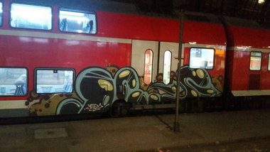 Graffiti Train - Photo by Hobbyspotter - dgs