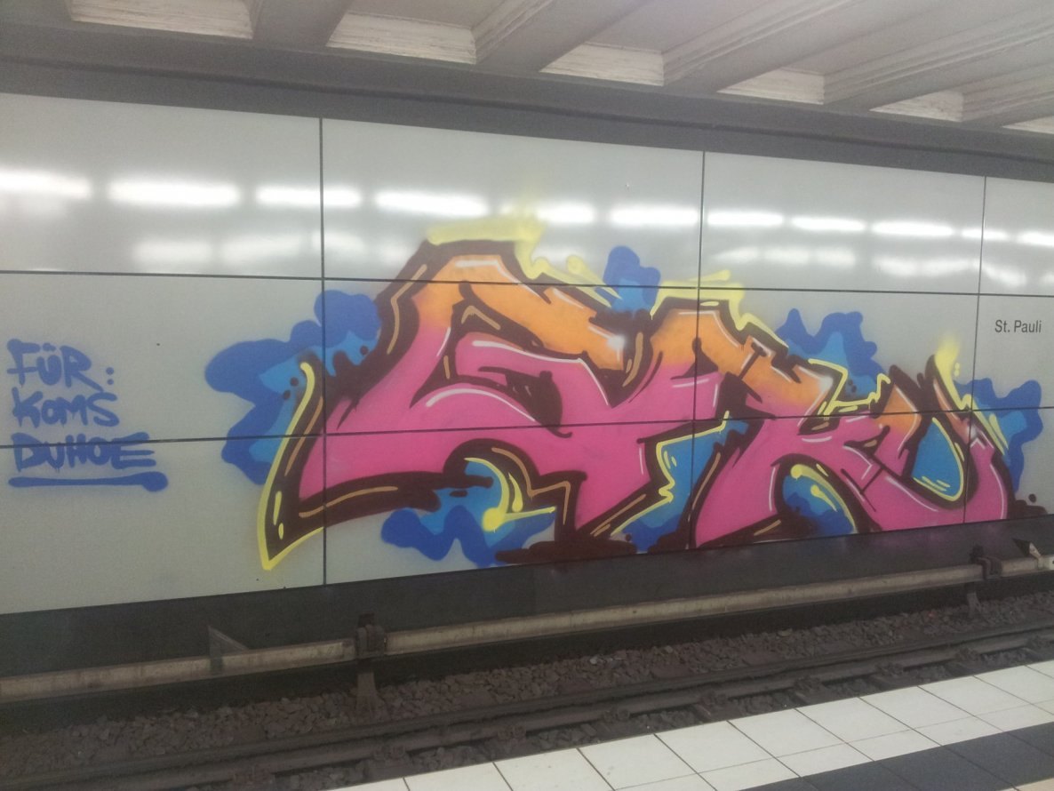 Graffiti Bombing - Photo by Hobbyspotter (2014)