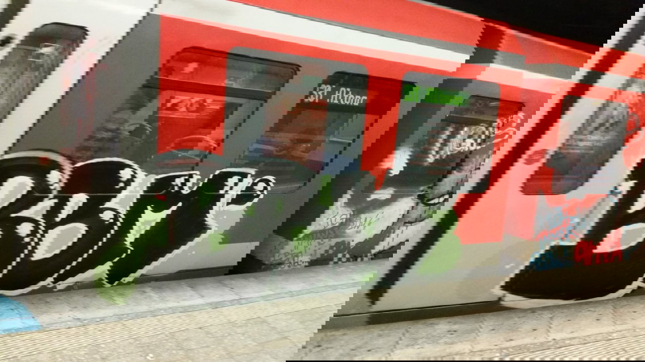 Graffiti Train - Photo by Hobbyspotter (2015)