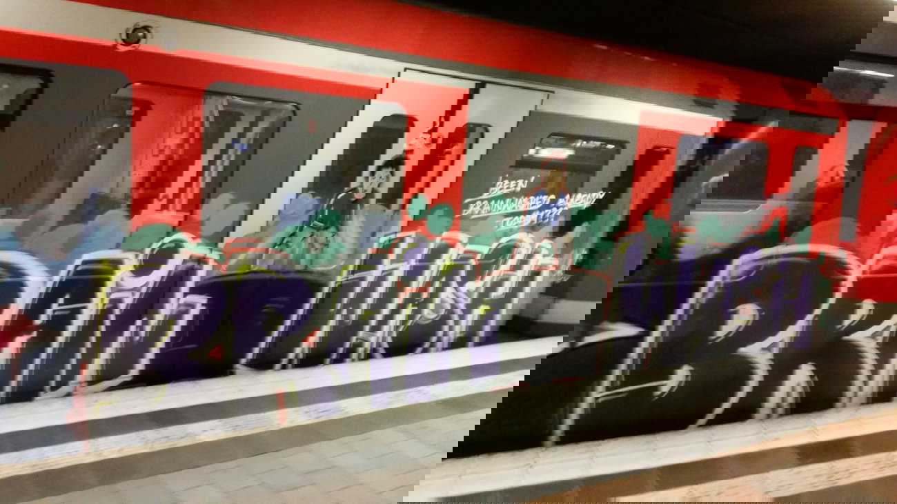 Graffiti Train - Photo by Hobbyspotter