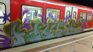 Graffiti Train - Photo by Hobbyspotter (2015)