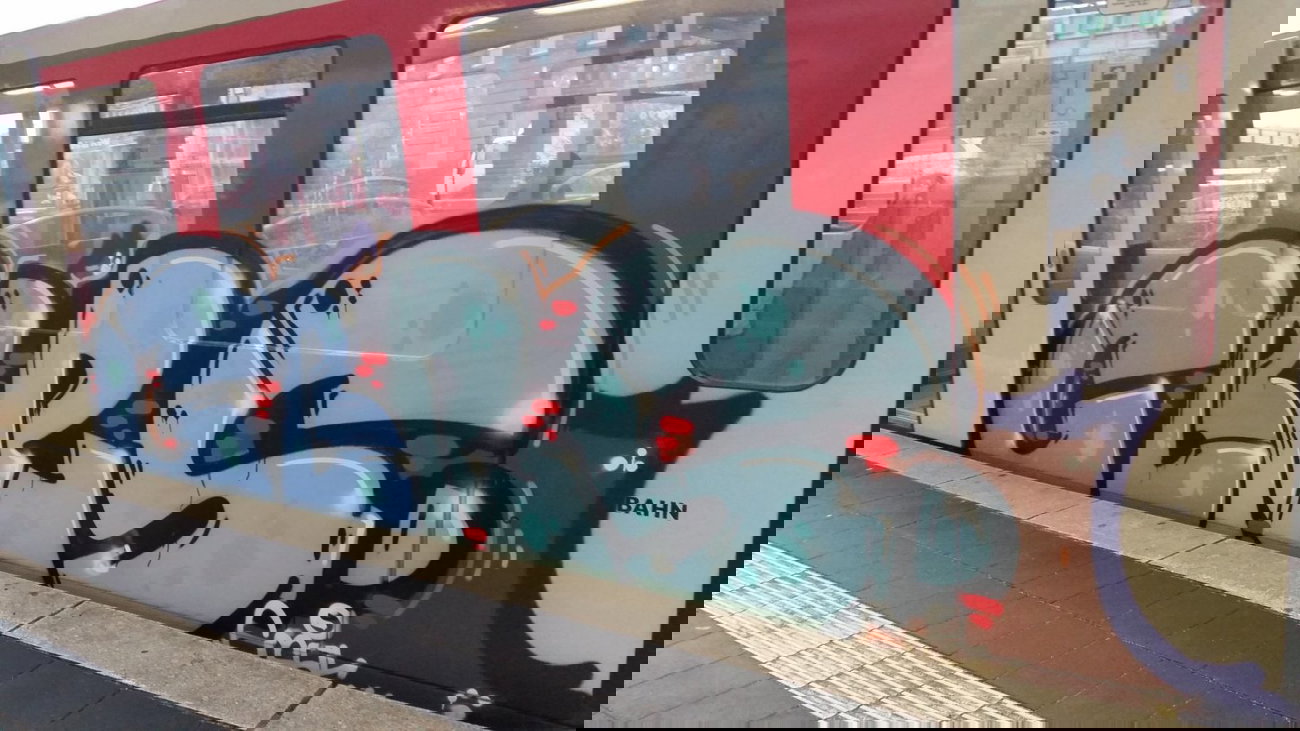 Graffiti Train - Photo by Hobbyspotter