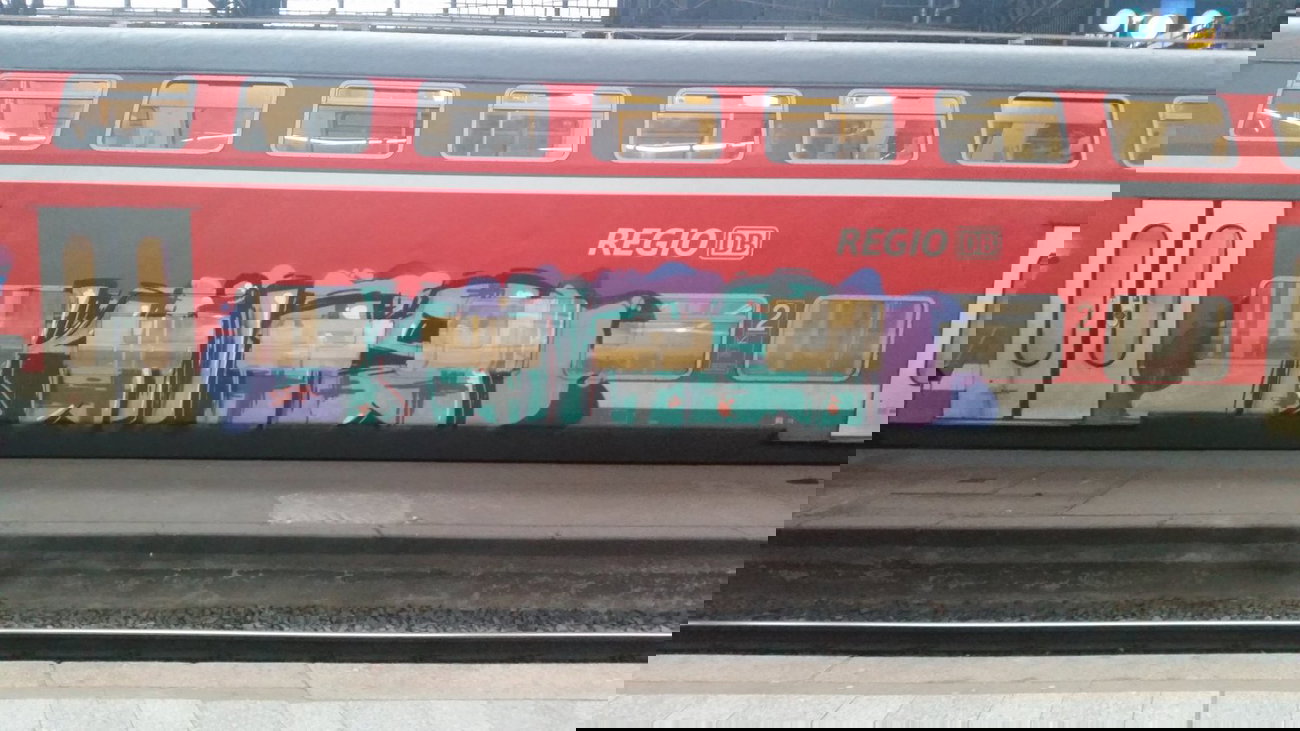 Graffiti Train - Photo by Hobbyspotter