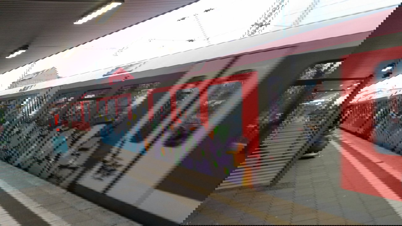 Graffiti Train - Photo by Hobbyspotter