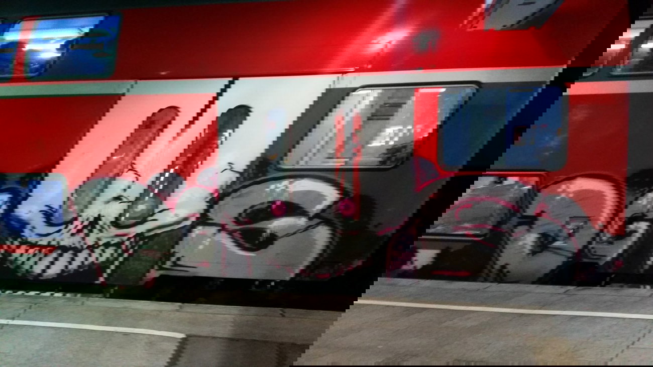 Graffiti Train - Photo by Hobbyspotter