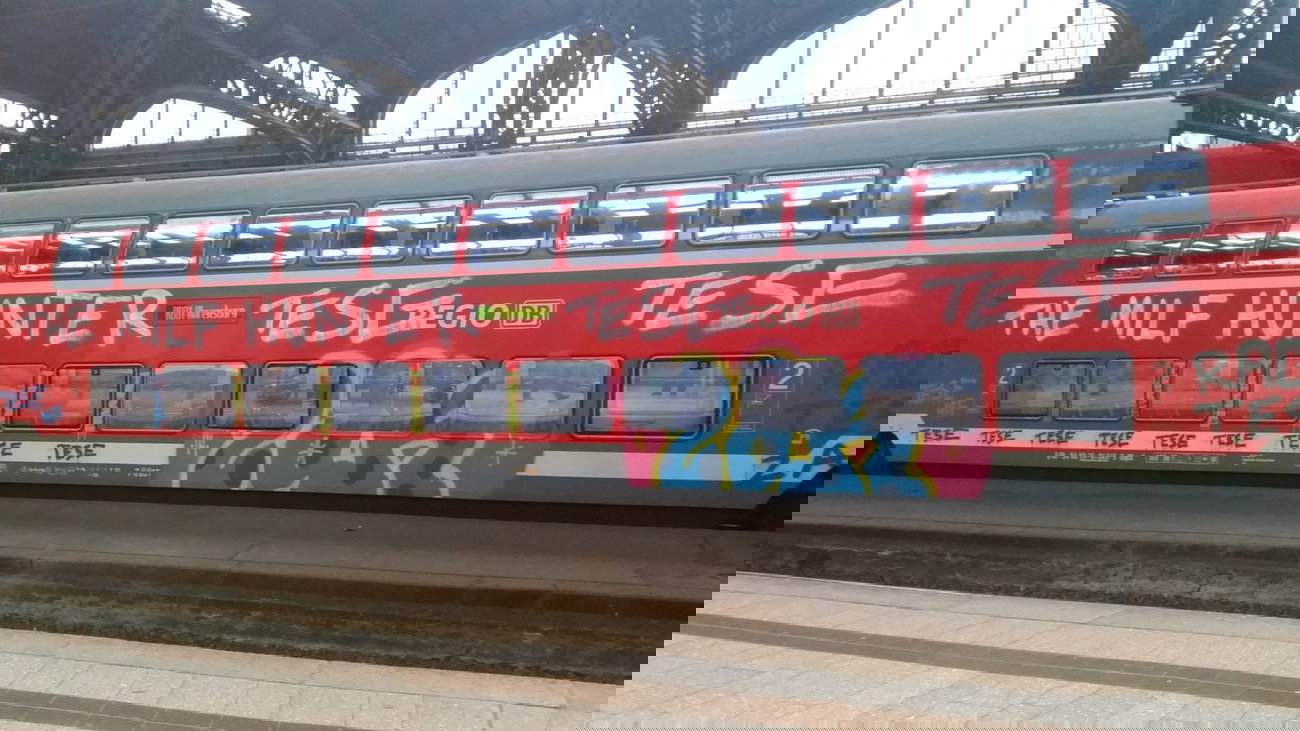 Graffiti Train - Photo by Hobbyspotter
