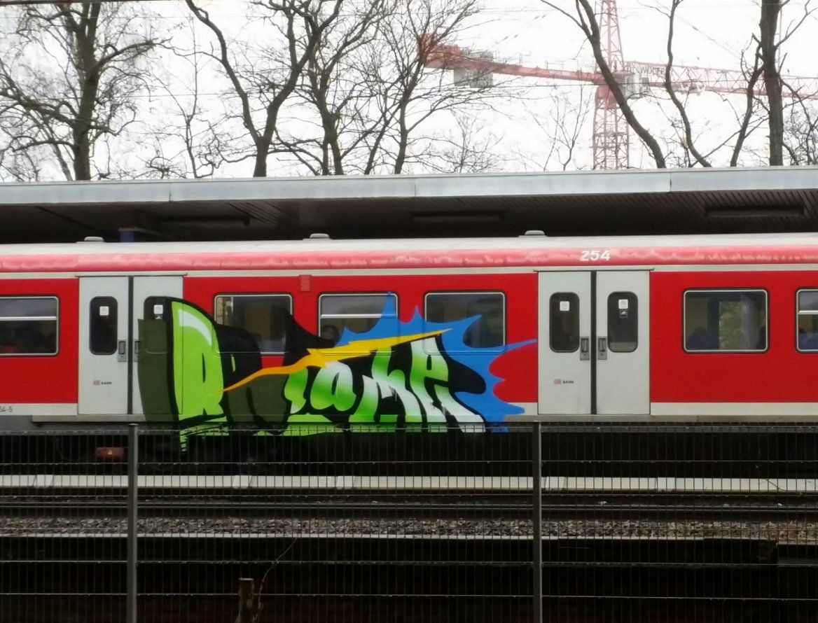Graffiti Train - Photo by Hobbyspotter (2015)