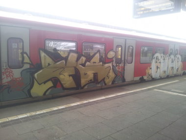 Graffiti Train - Photo by Hobbyspotter (2014)