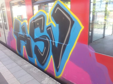 Graffiti Train - Photo by Hobbyspotter (2014)