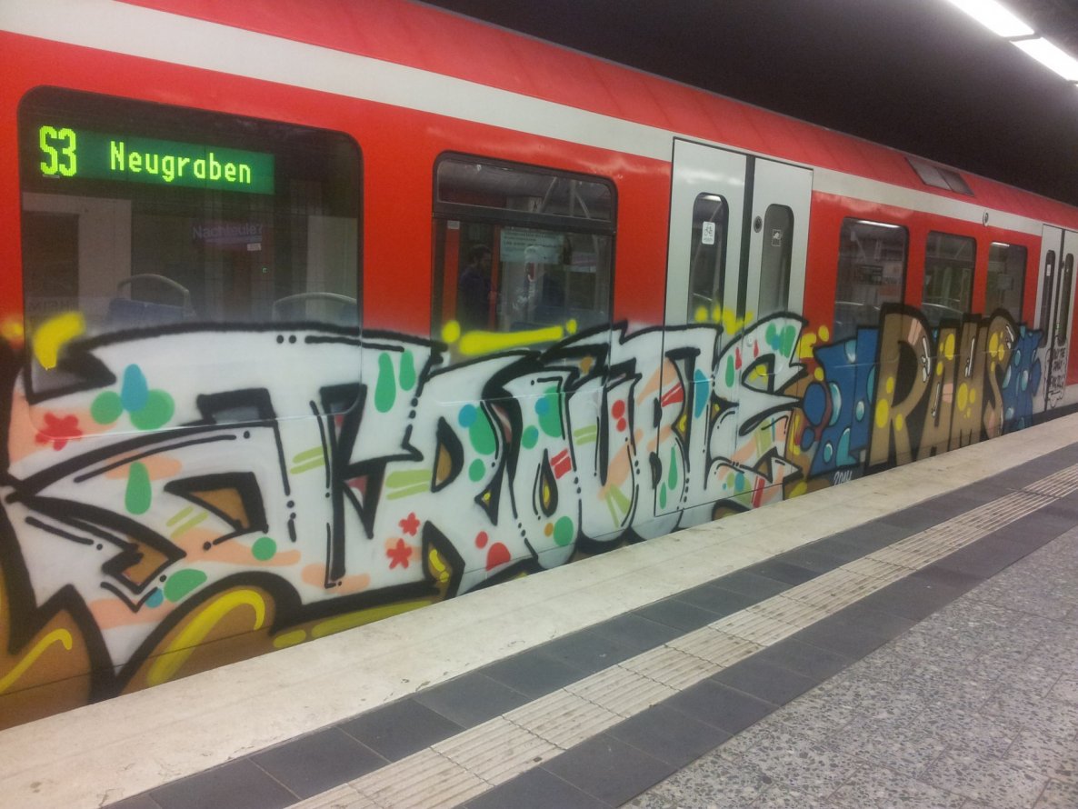 Graffiti Train - Photo by Hobbyspotter (2014)