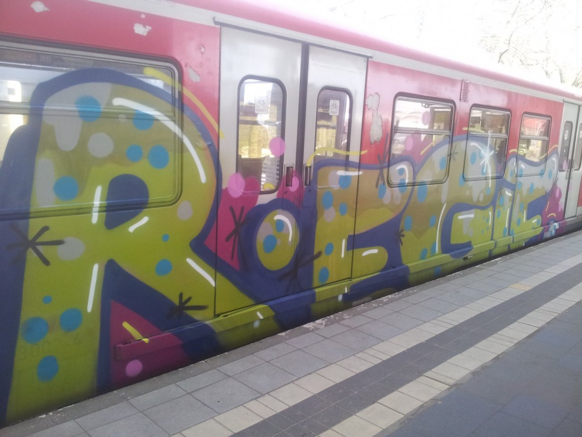 Graffiti Train - Photo by Hobbyspotter (2014)