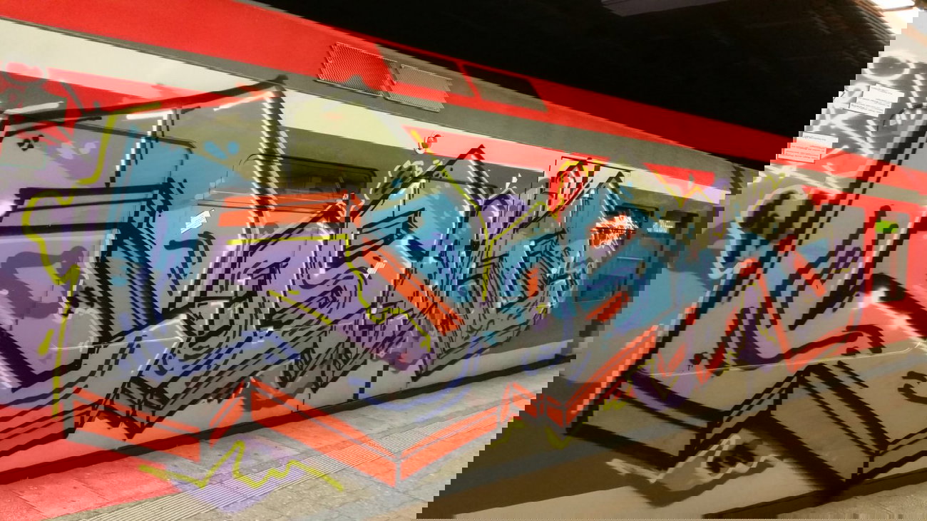 Graffiti Train - Photo by Hobbyspotter