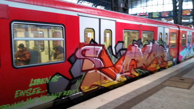 Graffiti Train - Photo by Hobbyspotter (2015)