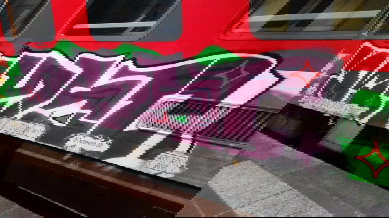 Graffiti Train - Photo by Hobbyspotter