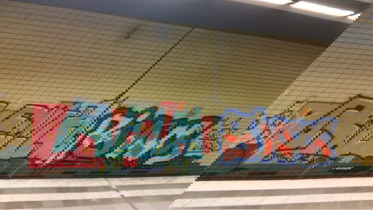 Graffiti Bombing - Photo by Hobbyspotter