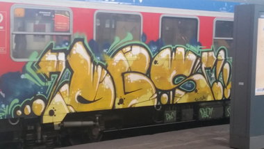 Graffiti Train - Photo by Hobbyspotter - dgs (2015)