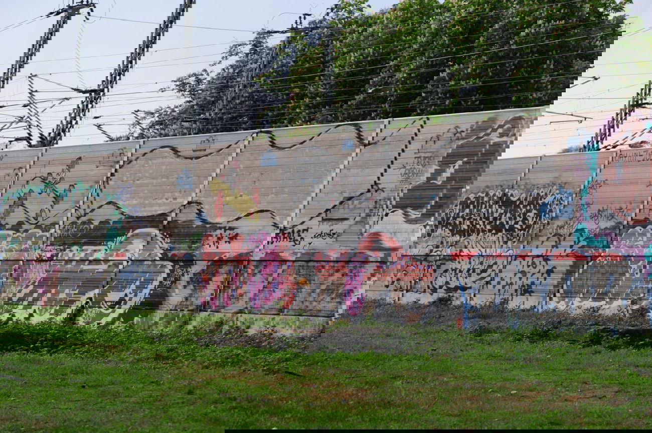 Graffiti Bombing - Photo by Hodenkobolt - Hope, Behave