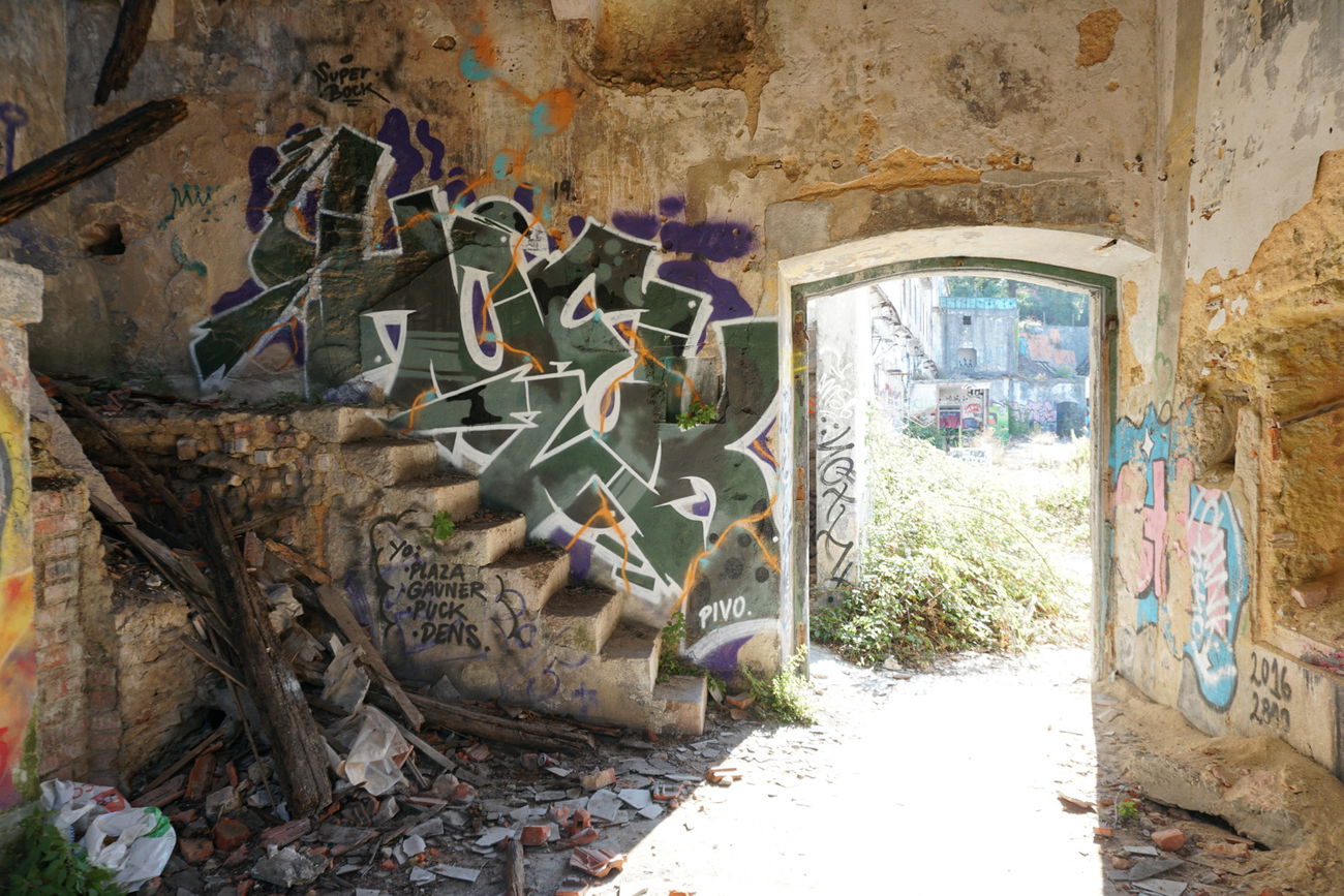 Graffiti Wall in Almada - Photo by Hoek143 - hoek, hoeck