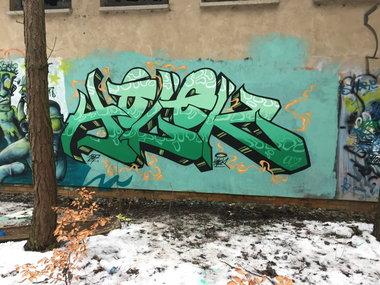 Graffiti Wall - Photo by HolekOneR - green, abdoned, clean (2017)