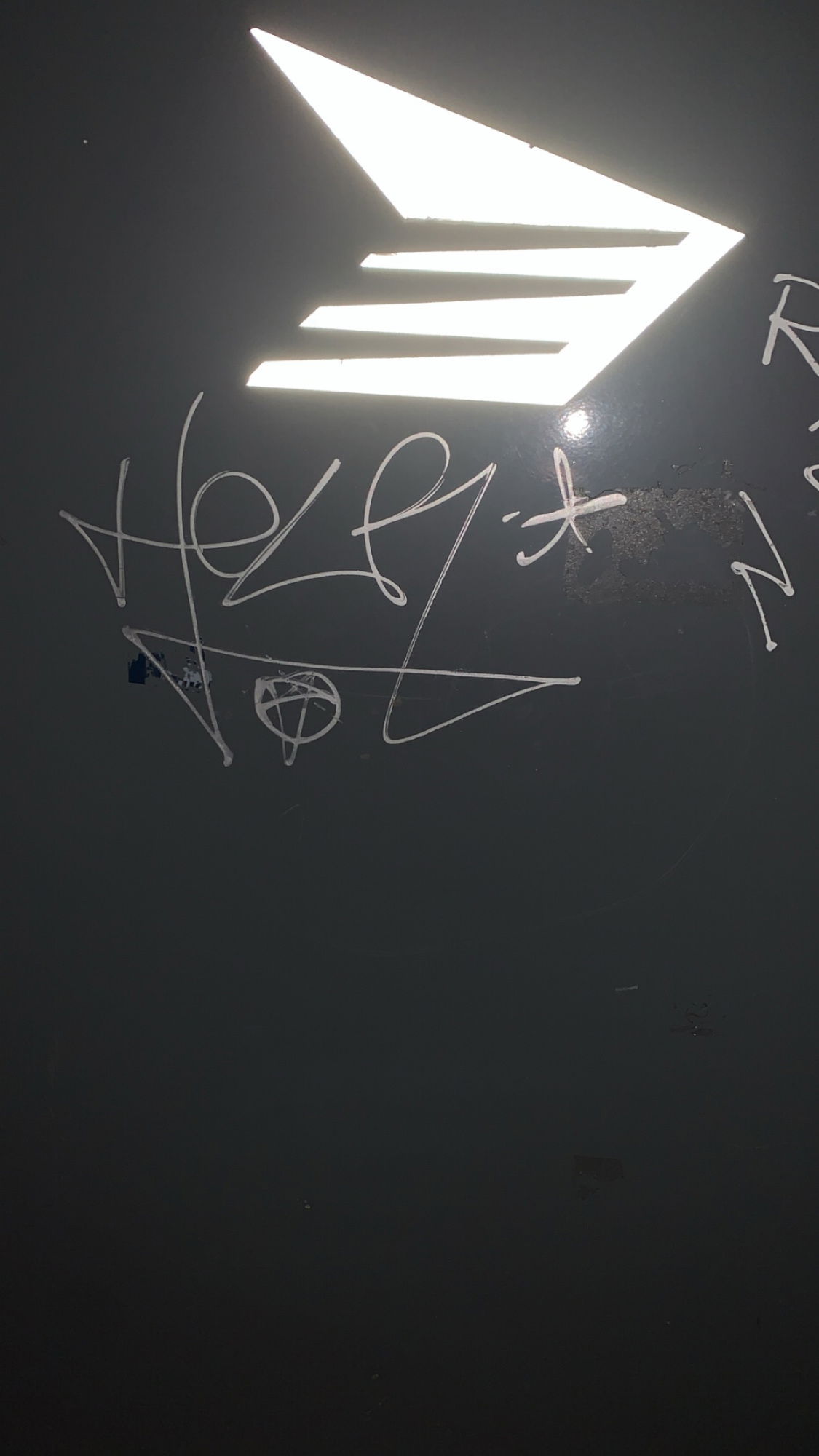 Graffiti Bombing in Niagara falls - Photo by Holr