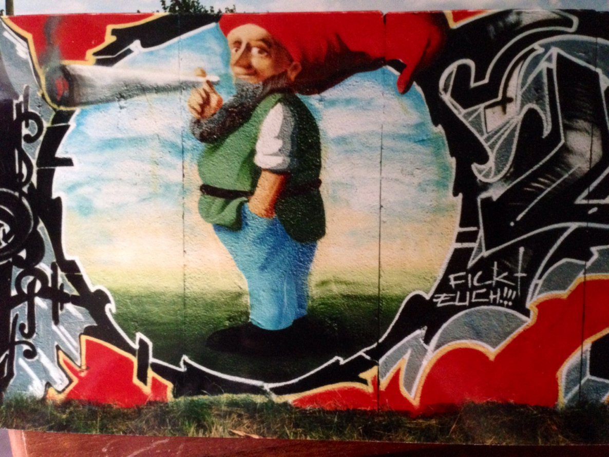 Graffiti Wall - Photo by Holzer - BASD (2004)