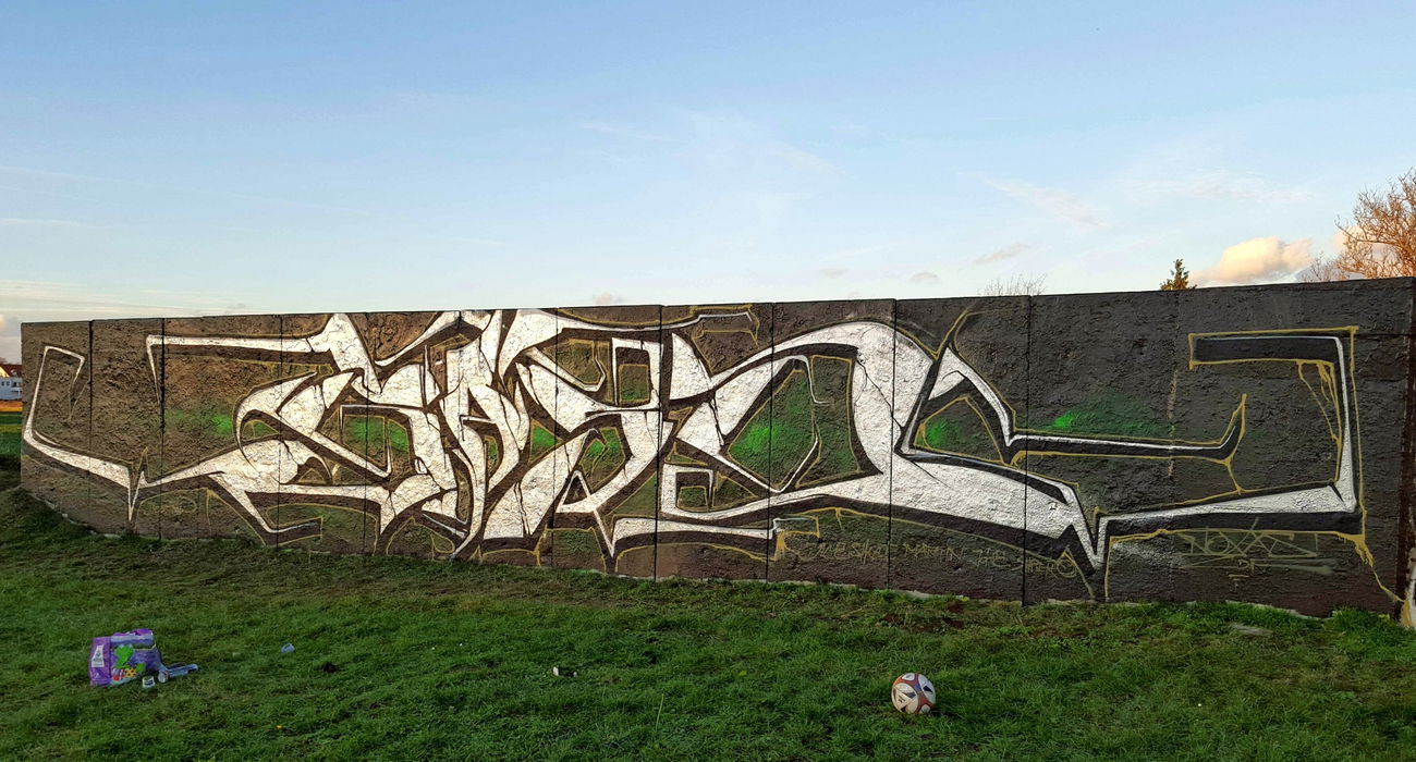 Graffiti Wall - Photo by Holzer (2015)