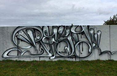 Graffiti Wall - Photo by Holzer (2017)