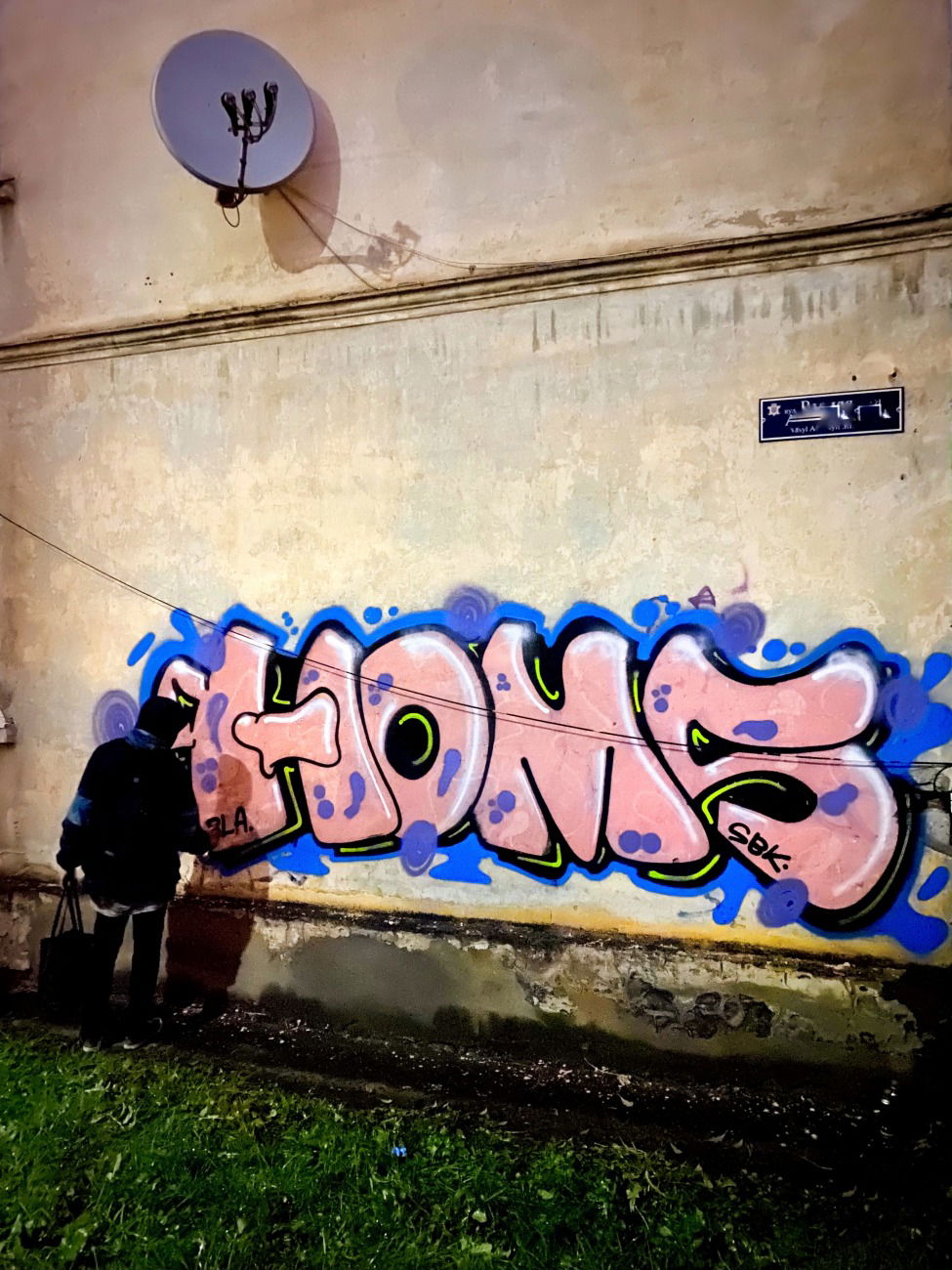 Graffiti Bombing - Photo by Homs - homs