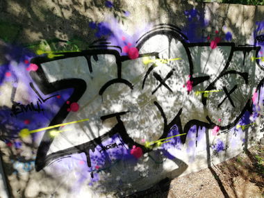 Graffiti Wall - Photo by HozaOne - hoza, emu