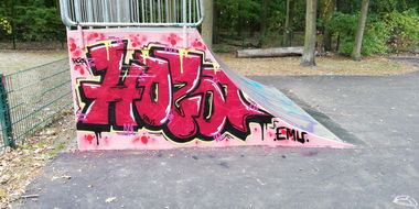 Graffiti Wall - Photo by HozaOne - hoza, emu