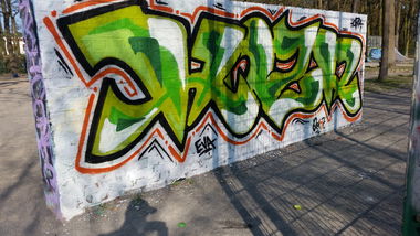 Graffiti Wall - Photo by HozaOne - hoza, emu (2017)