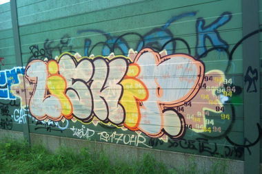Graffiti Wall - Photo by HubaOne - LiSkip (2011)