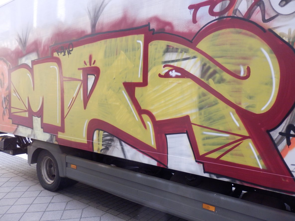 Graffiti Bombing in Leipzig - Photo by Hugo123 - MR´S (2013)