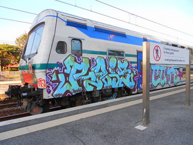 Graffiti Train in Rome - Photo by HujCiwDupe - rais, cote, roma