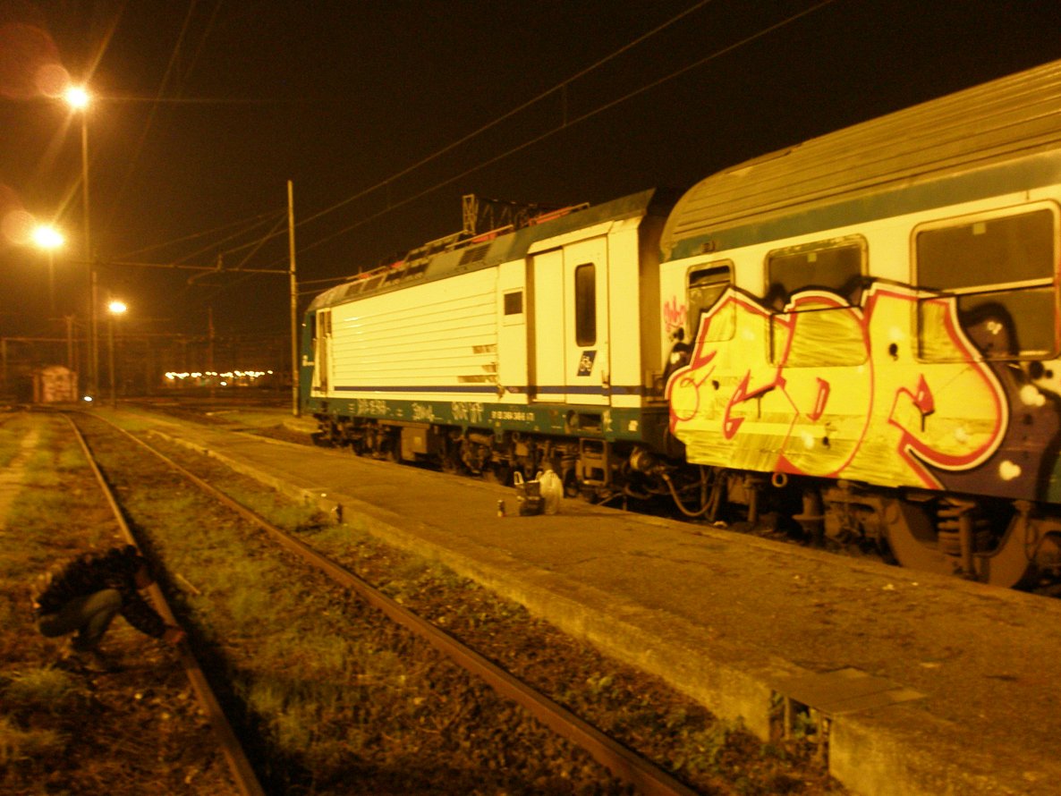 Graffiti Train in Rome - Photo by HujCiwDupe - vinz, gdp, rome (2013)