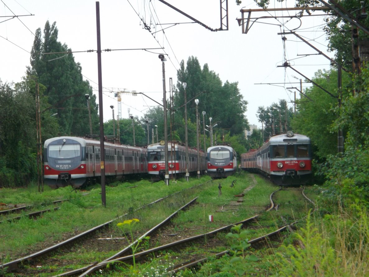 Graffiti Train - Photo by HujCiwDupe - trains, poland