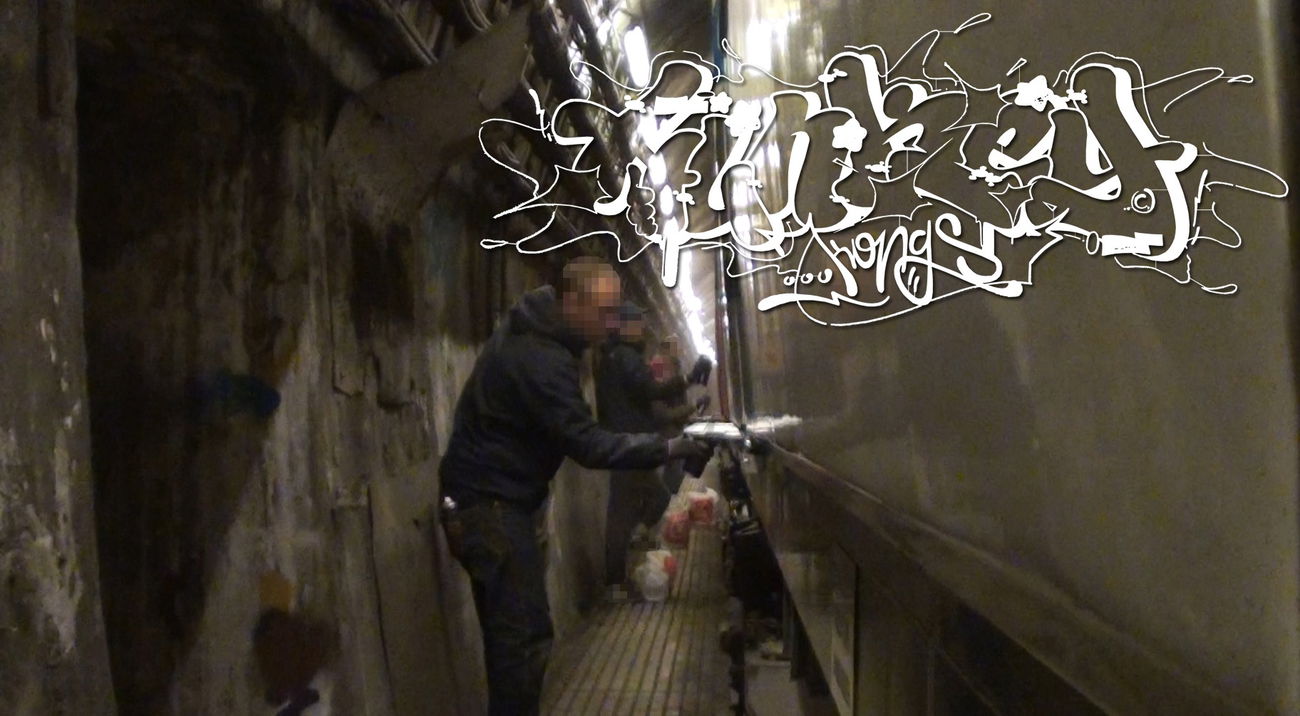 Graffiti Train in Paris - Photo by HunkeyKongs - Hunkey, Kongs, The