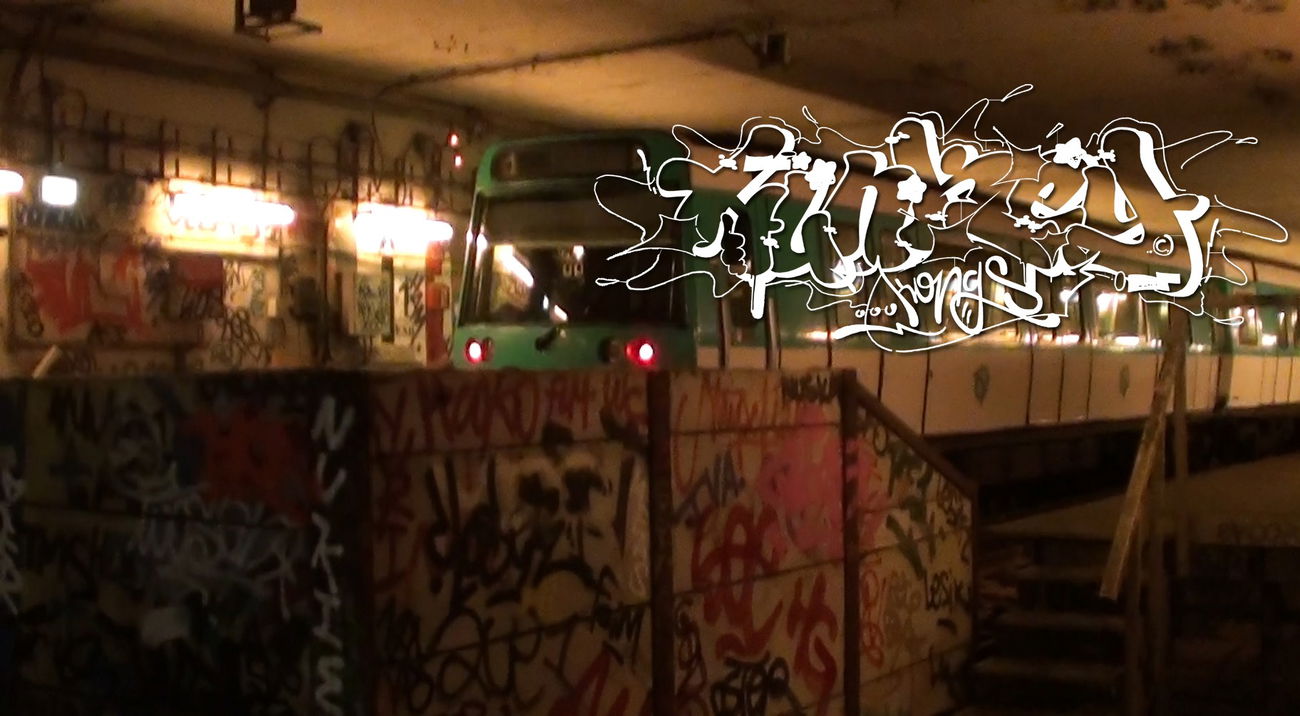 Graffiti Train in Paris - Photo by HunkeyKongs - Hunkey, Kongs, The