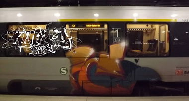 Graffiti Train - Photo by HunkeyKongs - Hunkey, Kongs, The (2015)