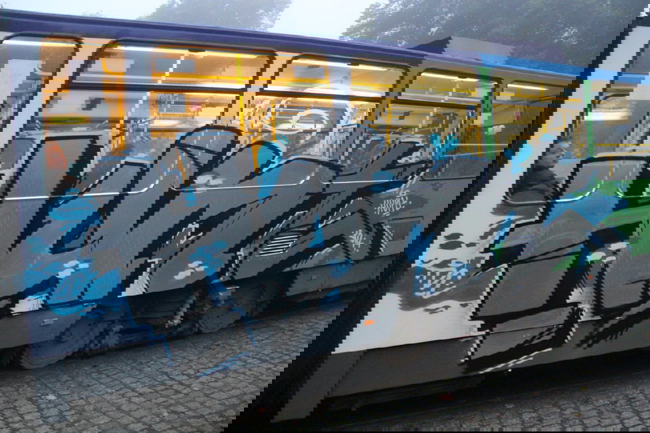 Graffiti Train - Photo by Huntone - hunt (2014)