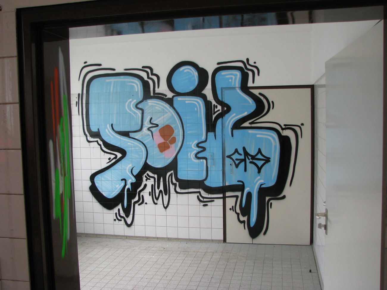 Graffiti Wall - Photo by Hykes77 - soil, soilr, gfs (2008)