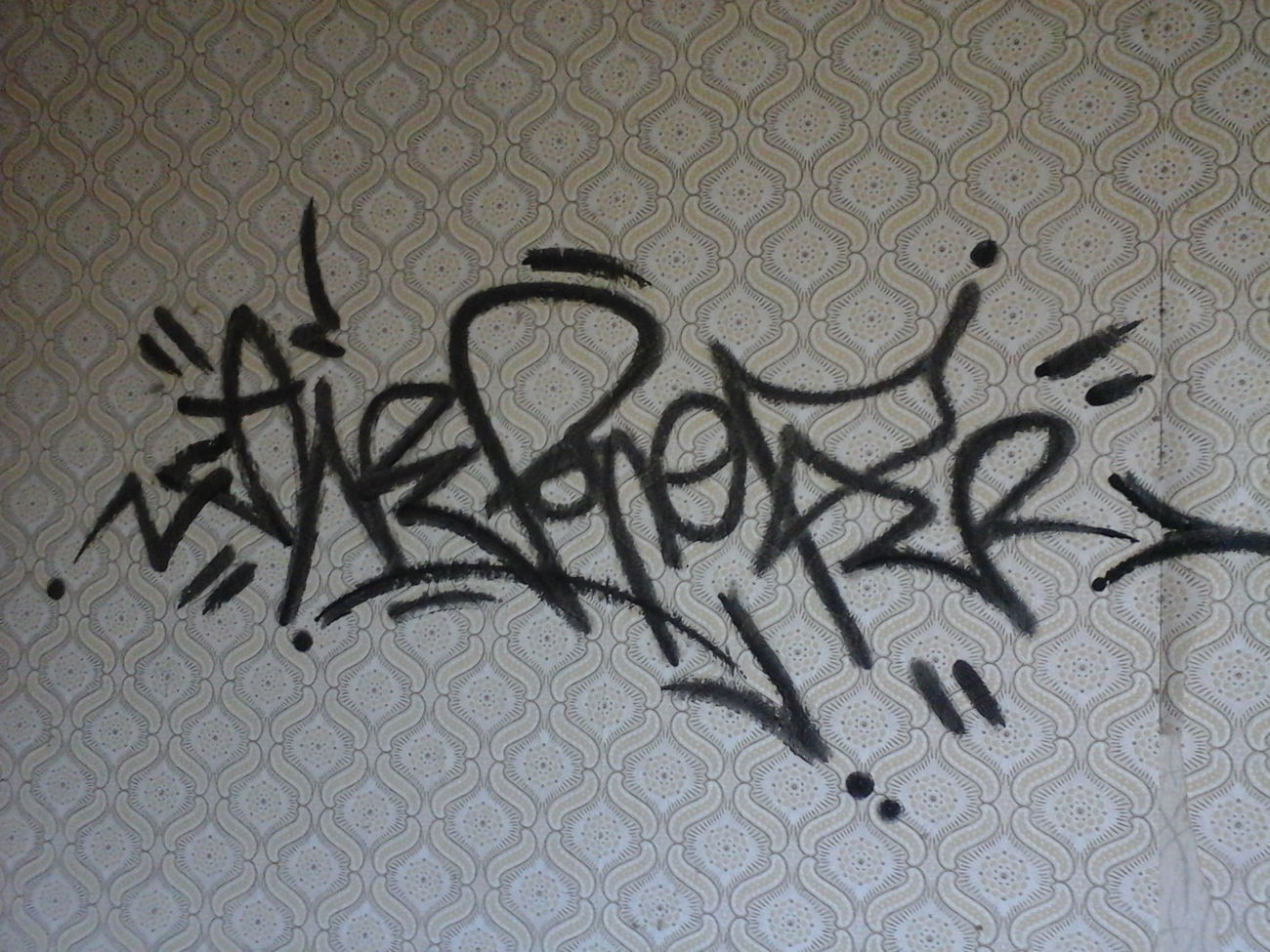 Graffiti Wall - Photo by IDeeone