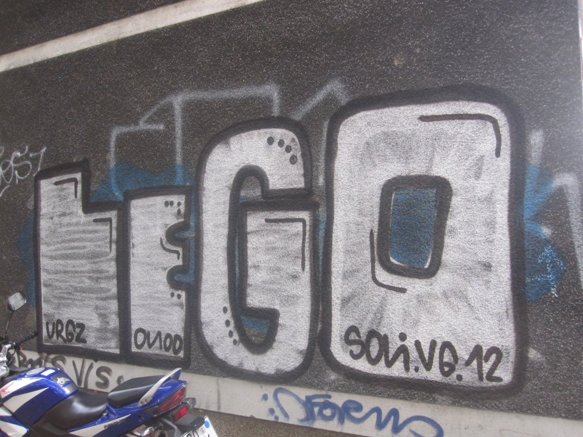 Graffiti Bombing - Photo by IG0R - Lego, Urgz, Onoo (2012)
