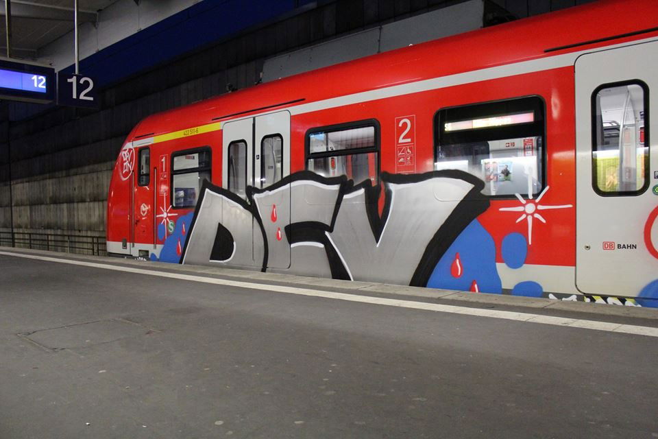 Graffiti Train - Photo by ILikeBigButts - dfv