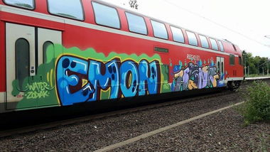 Graffiti Train - Photo by ILikeBigButts - emon