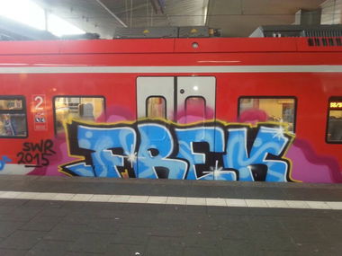 Graffiti Train - Photo by ILikeBigButts - frek